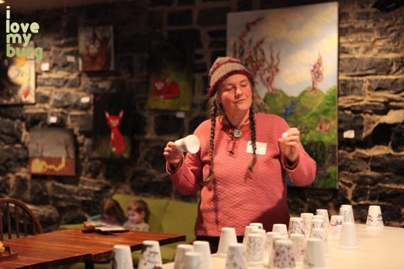 art lotto table with cups