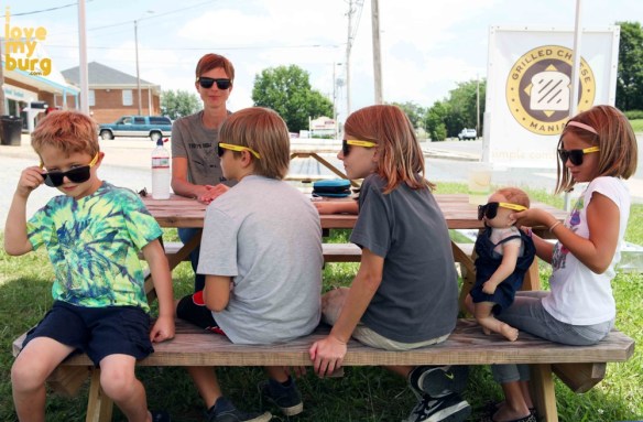 kids at picnic table