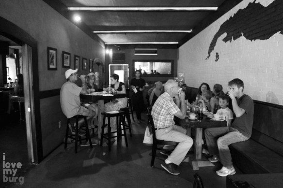 customers in restaurant