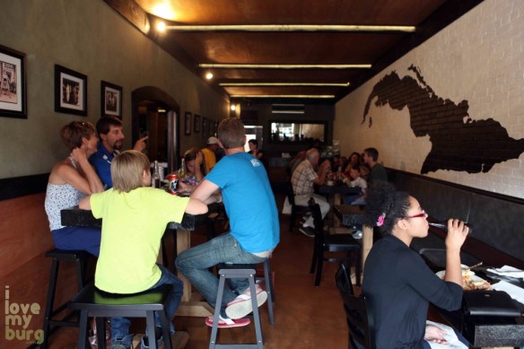 customers in restaurant