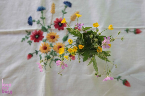 sparrow floral design table