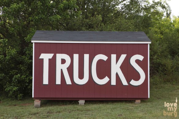 trucks sign